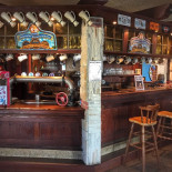Public House Dentro