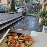 Pizzeria 2000 Exterior