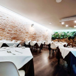 Evoke Bistro Dentro
