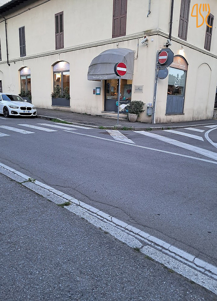 Pizzeria Basilico Bianco Exterior