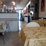 Riviera Cafe’ Dentro
