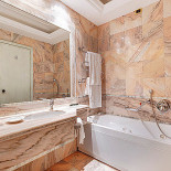 Borgo Palace Dentro