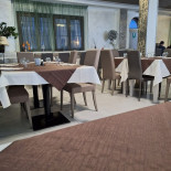 Con Pizza All' Angolo À l'intérieur
