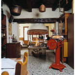 Al Marescial À l'intérieur