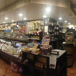 Alimentari Ferrari Dentro