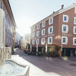 Goldene Rose Exterior