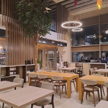 G.m.g. Food Drink Dentro