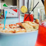 Young Pizza Nourriture