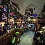 Demon Cafe Innen