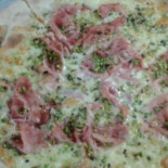 Ale's Pizza food