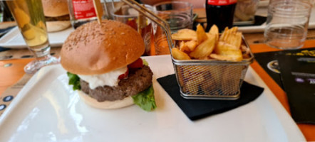 The Wall Brewpub food