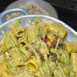 Rinomato Pizzeria Cucina E Sapori food