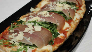 Piutrentanove Ristopizza food