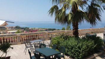 Le Palme Cafe' inside