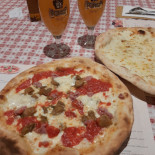 Pizzeria Pomodoro food