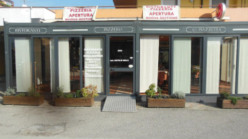 Pizzeria La Piazzetta outside