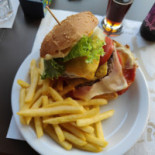Ivy's Burger food