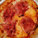 Pizzeria Birreria Friends food