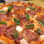 Amo La Pizza Di Andrea Dentro