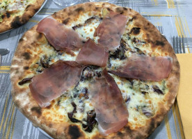 Piutrentanove Ristopizza food