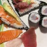 College Sushi Comida