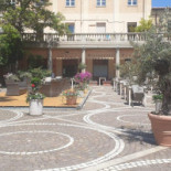 Su Nugoresu Nourriture