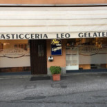 Leo Pasticceria Gelateria Exterior