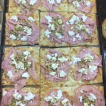 Pizza E Vai Di Foglia Mirco food