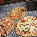 Luka's Pizza Dentro