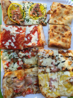 Pizza La Nocina food