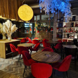 Wild Innovative Drink Pizza inside