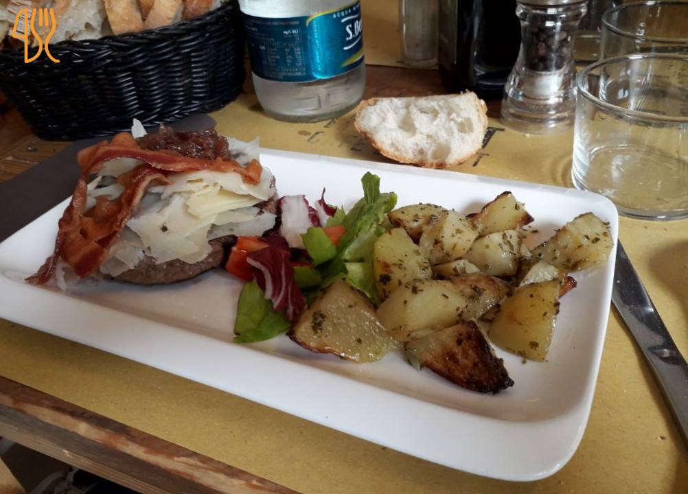 Host Cafè Bistrot À l'intérieur