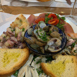 Le Caveau Bistrot Comida