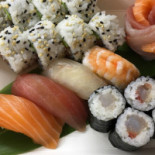 College Sushi Comida