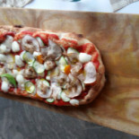 Estro Pizza Lab food