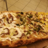 Estro Pizza Lab food