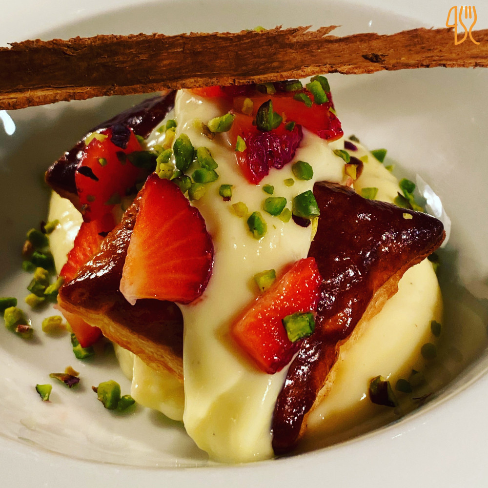 Red&white Hostaria Food