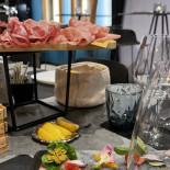 Q.bo Concept Store Comida