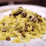 Monelli Nourriture