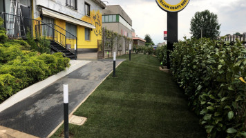 The Wall Brewpub food