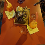 Adone Nourriture