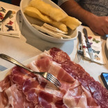 Divin Leone food