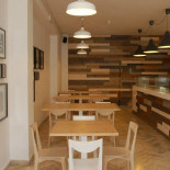 Il Capriccio Pizzeria-vinetteria inside