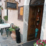 Trattoria Da Ornella E Vinicio inside