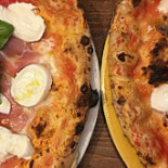 La Pizzoteca food