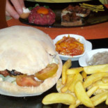 Ara Mellis Comida