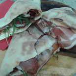 Hell's Pizza food