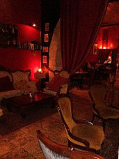 Le Chat Noir Dentro