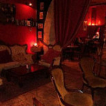 Le Chat Noir Dentro