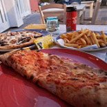 Tigabelas, Pizzeria E Extérieur